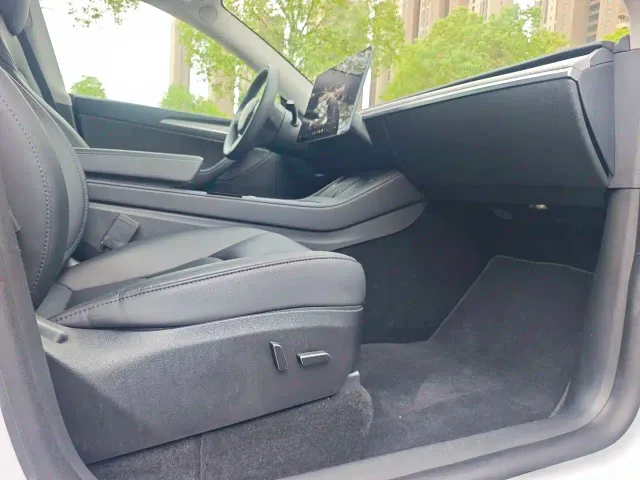 Tesla Model Y — Фото автомобиля 7