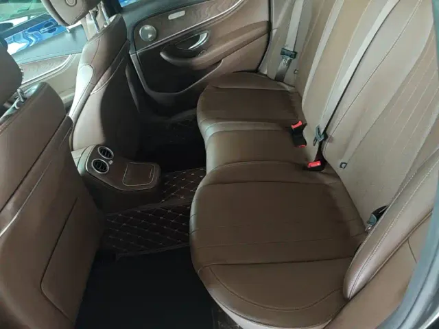 Mercedes-Benz E-Class — Фото автомобиля 16