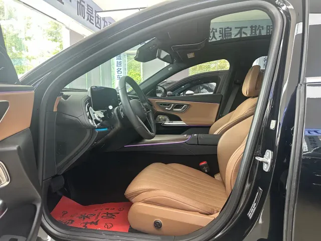 Mercedes-Benz E-Class — Фото автомобиля 5