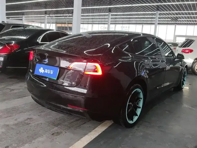 Tesla Model 3 — Фото автомобиля 3