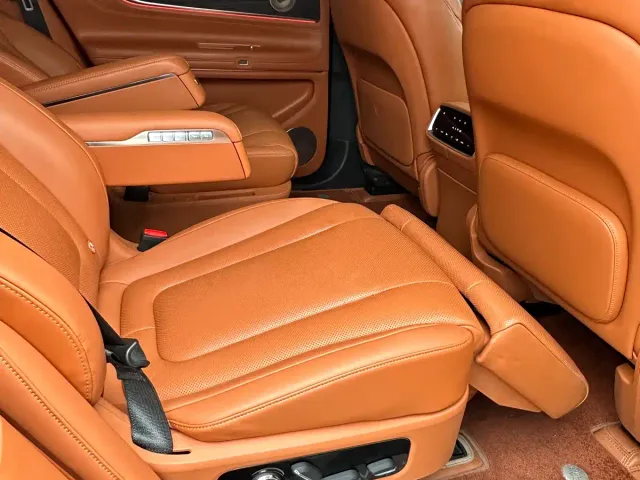 AITO Wenjie AITO M9 2024 Extended Range Ultra 42kWh 6-Seater — Фото автомобиля 10