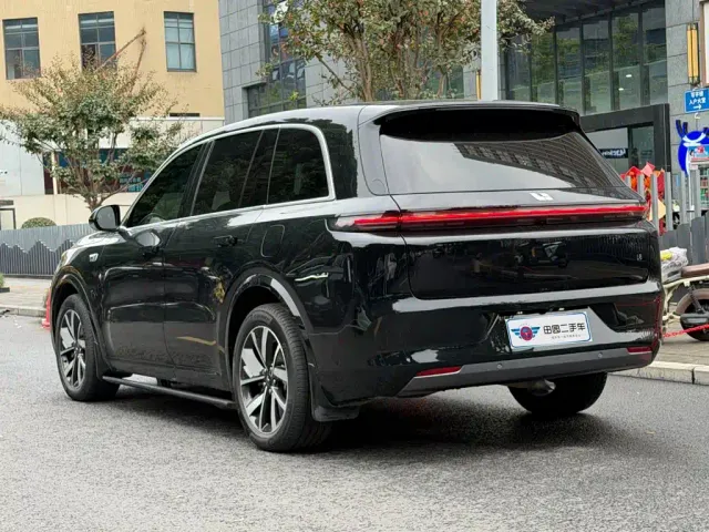 Li Auto L8 — Фото автомобиля 4
