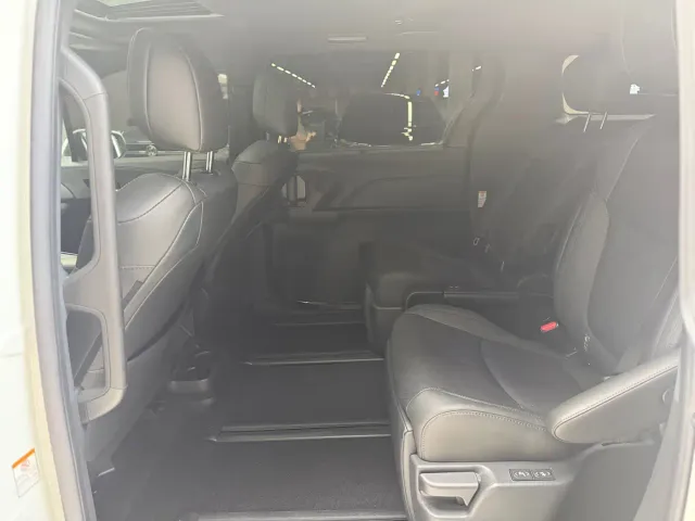 Toyota Sienna — Фото автомобиля 6
