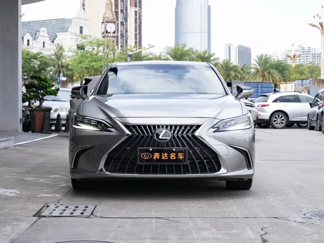 Lexus ES — Фото автомобиля 2