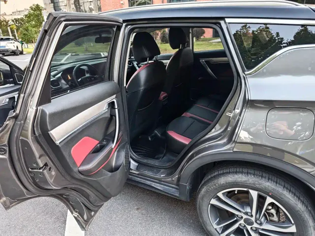 Geely Binyue — Фото автомобиля 5