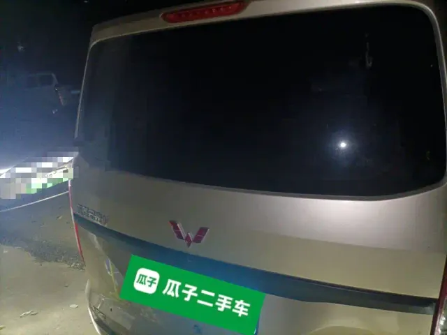 Wuling Hongguang V — Фото автомобиля 3