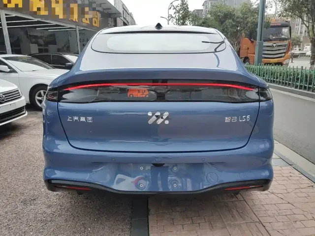 IM Motors LS6 — Фото автомобиля 5