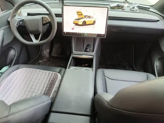 Tesla Model Y — Фото автомобиля 12