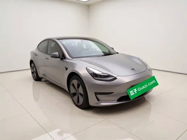 Tesla Model 3 — Фото автомобиля 3