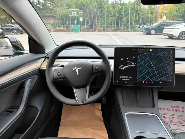 Tesla Model 3 — Фото автомобиля 15