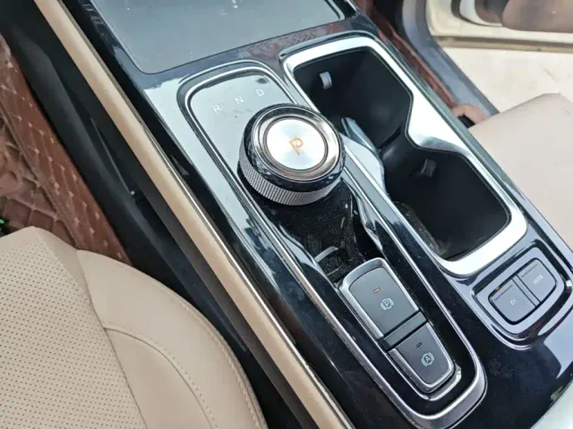 JAC Motors JAC QX PHEV — Фото автомобиля 13