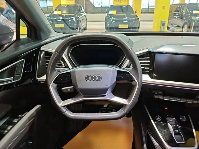 Audi Q4 e-tron — Фото автомобиля 10