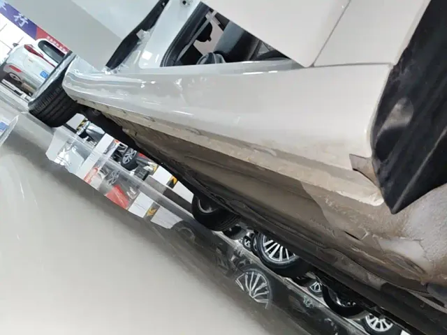 Roewe i5 — Фото автомобиля 20