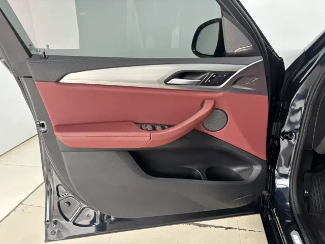BMW iX3 — Фото автомобиля 11