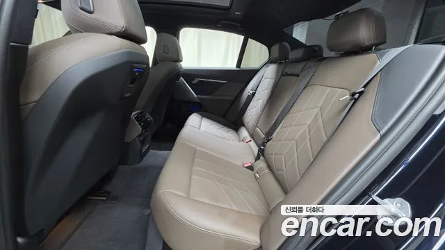 BMW 5 Series G60 — Фото автомобиля 12