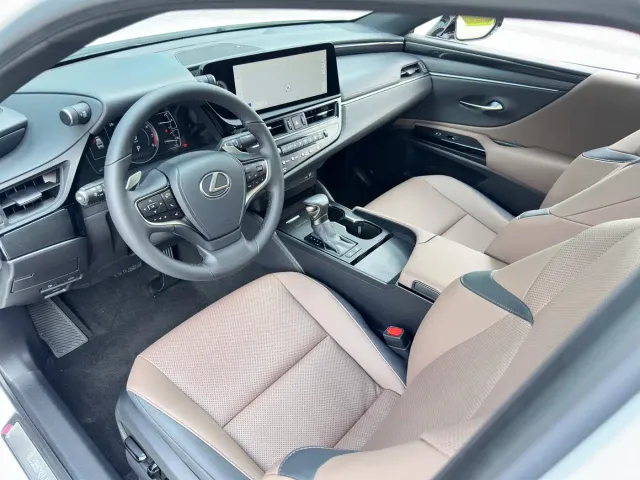 Lexus ES — Фото автомобиля 9