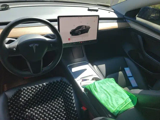 Tesla Model 3 — Фото автомобиля 11