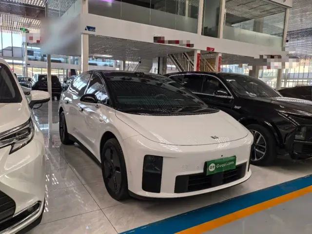 Li Auto i6 — Фото автомобиля 3