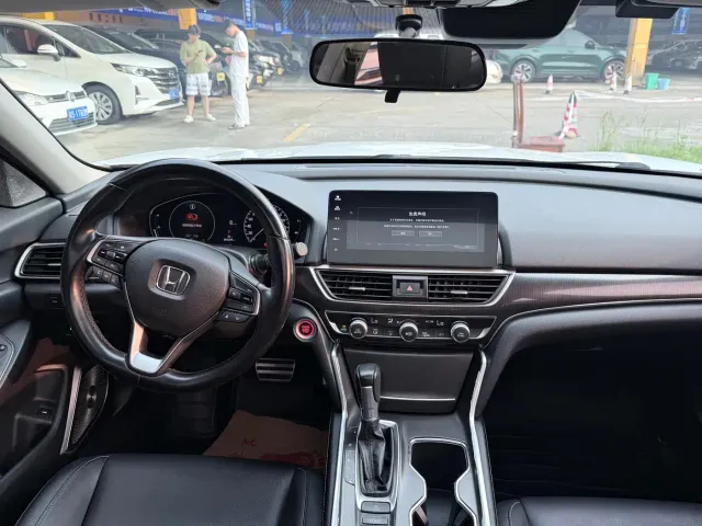 Honda Accord — Фото автомобиля 6