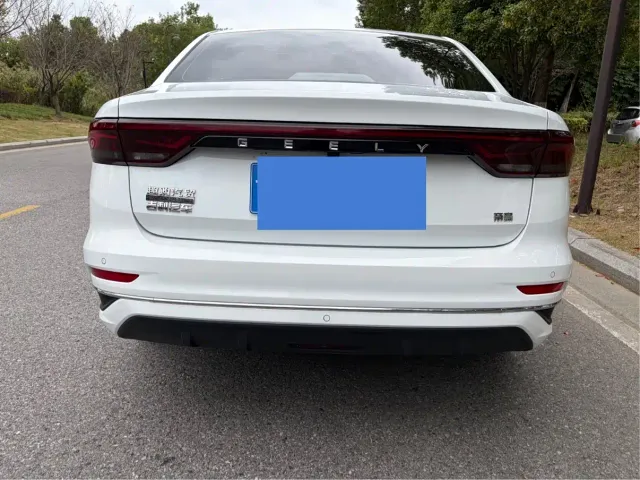 Geely Emgrand — Фото автомобиля 5