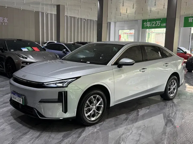 Geely Galaxy L6 — Фото автомобиля 2