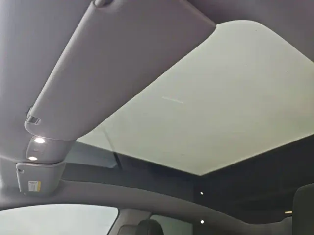 Tesla Model Y — Фото автомобиля 17