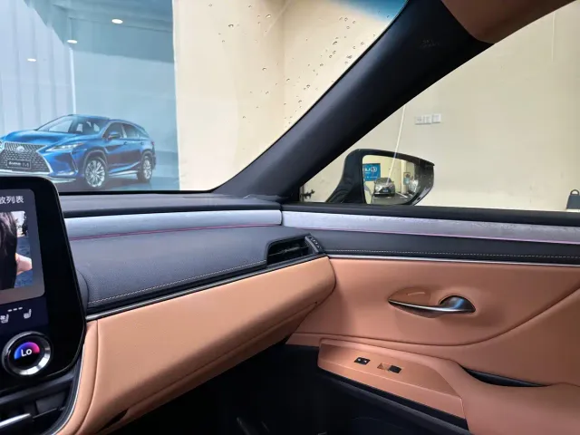 Lexus ES — Фото автомобиля 13