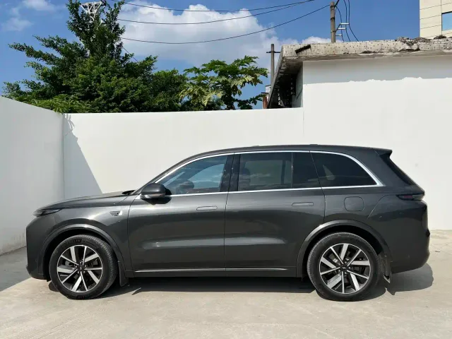 Li Auto L8 — Фото автомобиля 4