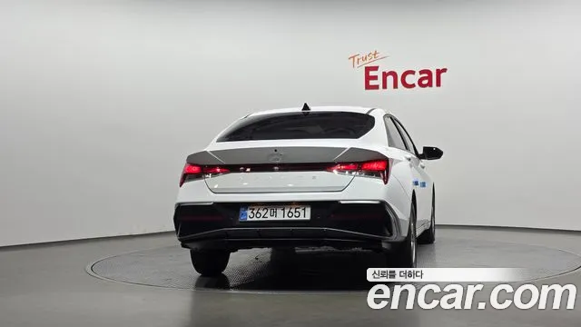 Hyundai Avante CN7 — Фото автомобиля 4