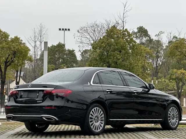 Mercedes-Benz E-Class — Фото автомобиля 7