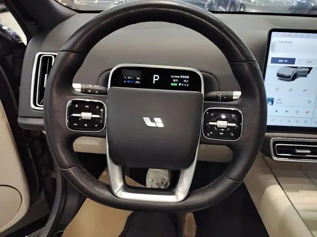 Li Auto L9 — Фото автомобиля 10