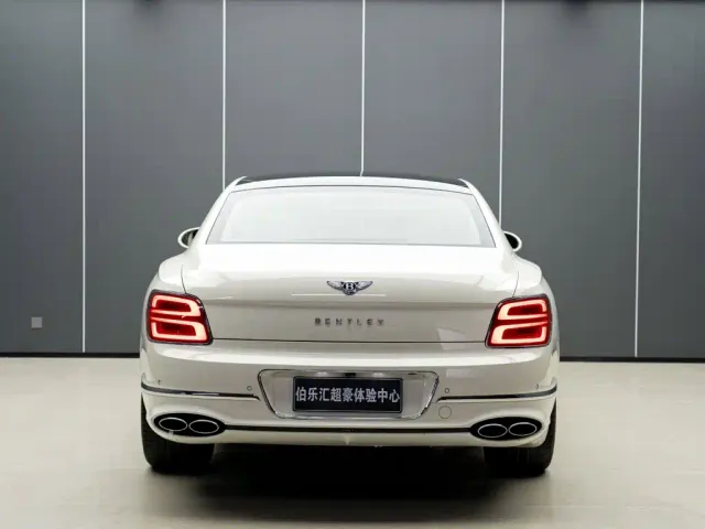 Bentley Flying Spur — Фото автомобиля 6