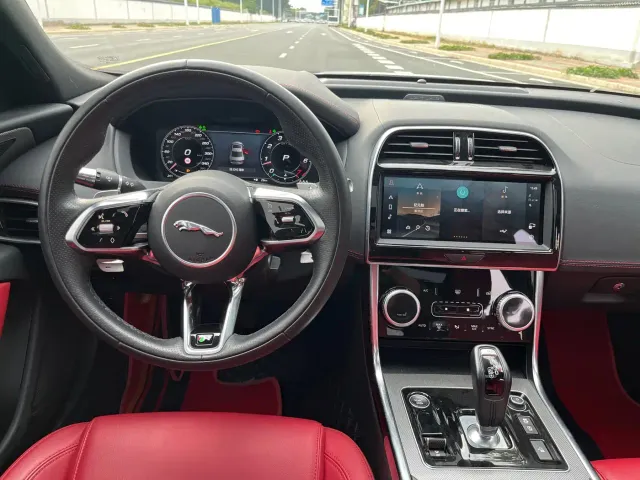 Jaguar XEL — Фото автомобиля 16