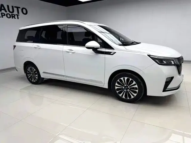 Wuling Jiachen — Фото автомобиля 4