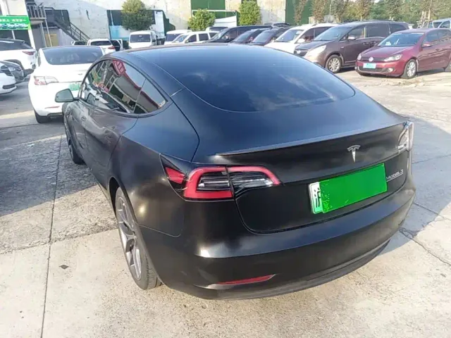 Tesla Model 3 — Фото автомобиля 4