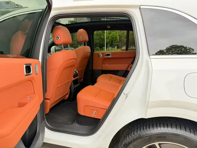 Li Auto L6 — Фото автомобиля 6