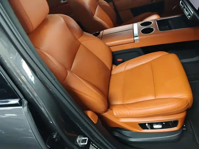 Li Auto L8 — Фото автомобиля 24
