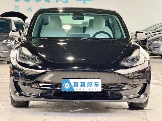 Tesla Model 3 — Фото автомобиля 2