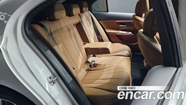 Mercedes-Benz E-Class — Фото автомобиля 11