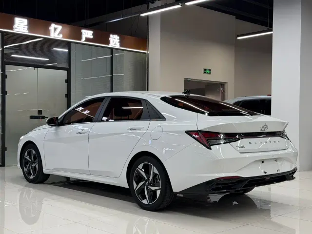 Hyundai Elantra — Фото автомобиля 21