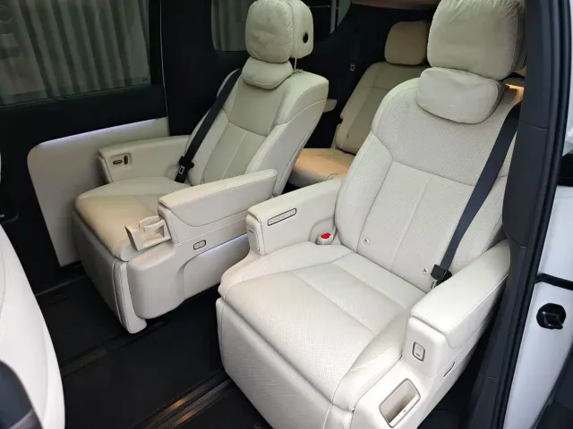 Li Auto MEGA — Фото автомобиля 17