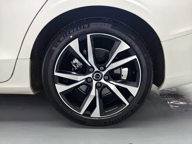 Volvo S60 — Фото автомобиля 8