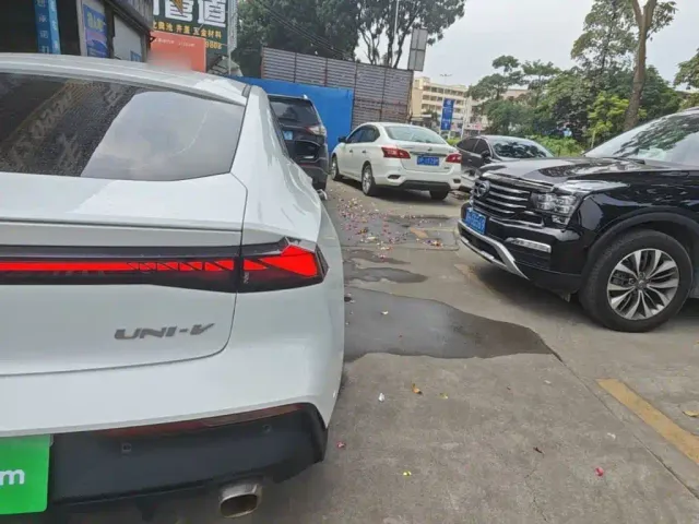 Changan Changan UNI-V 2023 1.5T Luxury Edition — Фото автомобиля 7
