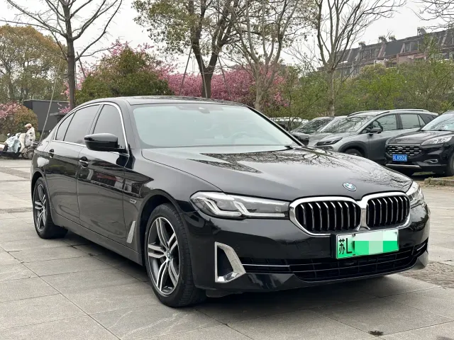 BMW 5 Series — Фото автомобиля 3