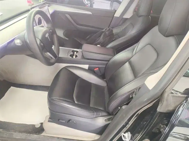 Tesla Model Y — Фото автомобиля 14