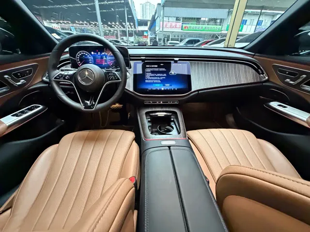 Mercedes-Benz E-Class — Фото автомобиля 27