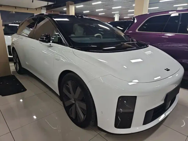 Li Auto i6 — Фото автомобиля 3