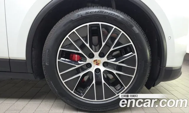 Porsche Macan Electric — Фото автомобиля 5
