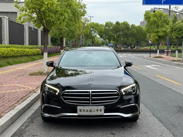 Mercedes-Benz E-Class — Фото автомобиля 2