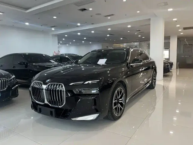 Фотография автомобиля — BMW 7 Series